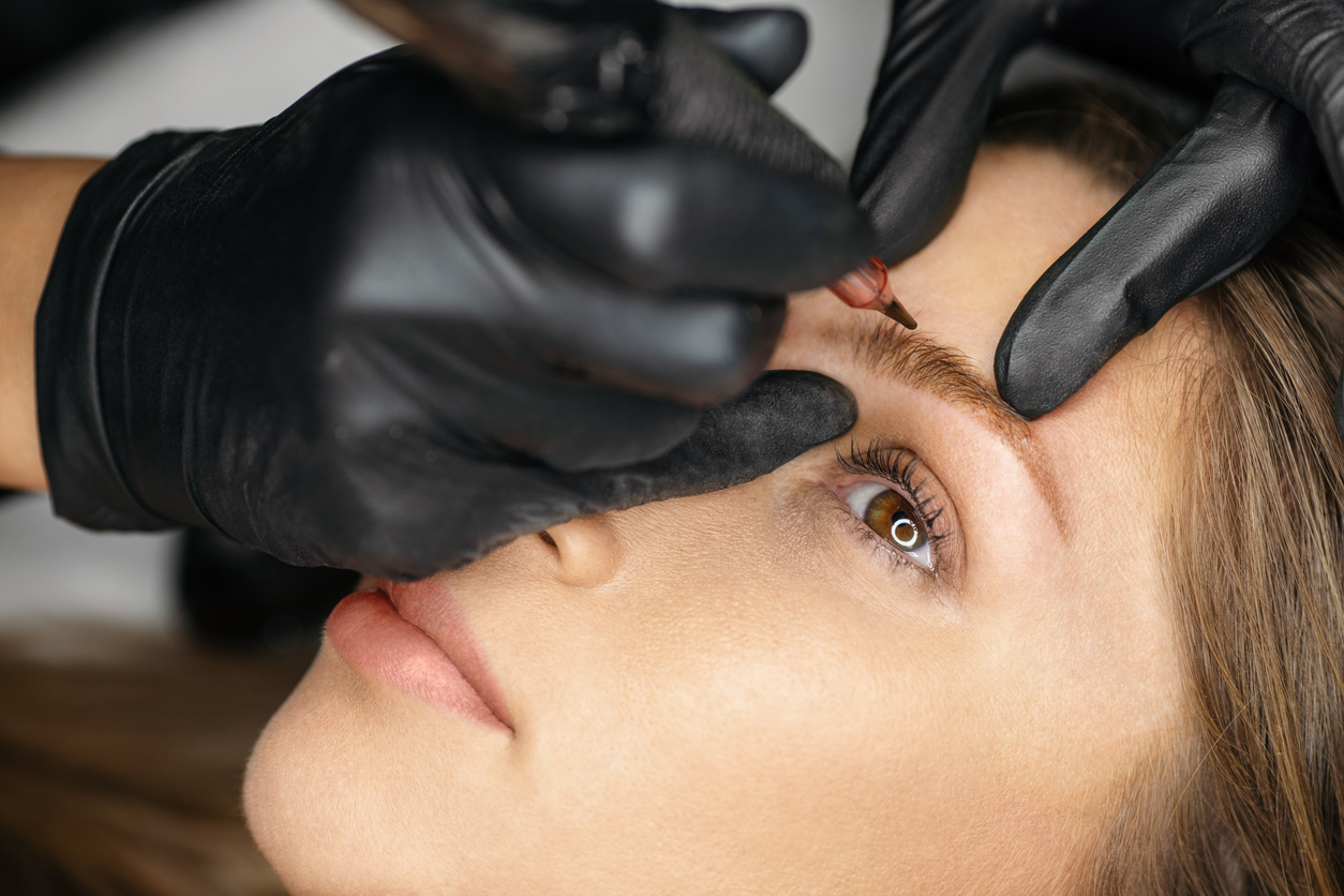 microblading technique for eyebrows.